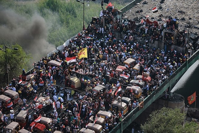 V prizadevanjih za pomiritev protestov, ki Irak pretresajo že ves mesec, je predsednik Barham Saleh naznanil, da je premier...