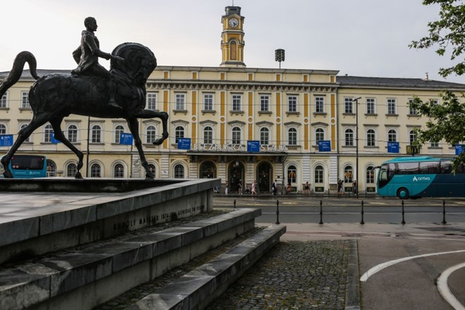 Na pohajkovanje po Sloveniji se bodo od 1. julija 2020 lahko  načeloma odpravili vsi  upokojenci in starejši od 65 let....