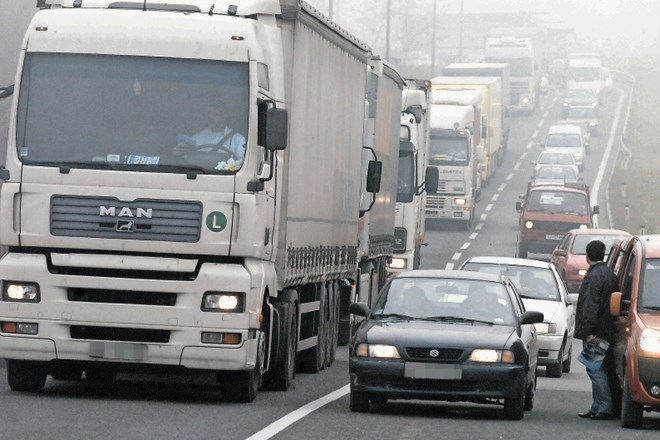 Tovorni promet narašča občutno hitreje kot potniški in s svojo rastjo prehiteva celo rast slovenskega BDP.