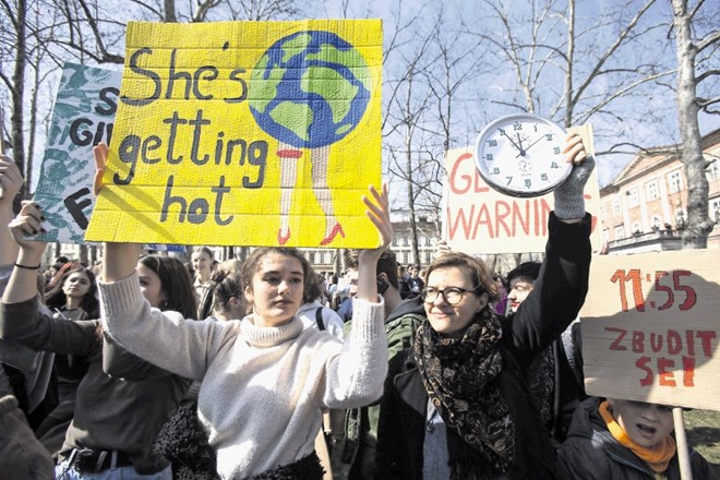 Ursula von der Leyen naj bi v zelenem dogovoru predlagala večje znižanje izpustov CO2 do leta 2030 zaradi številnih opozoril...