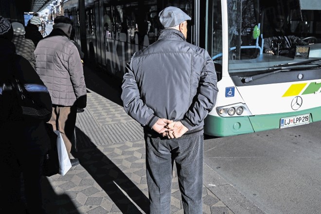 Na ljubljanski občini so prepričani, da če država za določeno družbeno skupino uvaja brezplačne vozovnice, mora to veljati za...