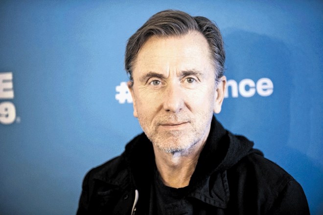 Tim Roth je znan »tarantinovec«, igral je namreč v filmih Stekli psi , Šund in Podlih osem.