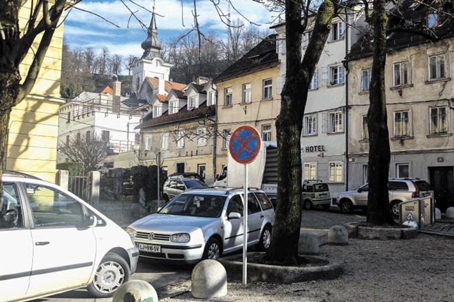 Zamenjan prometni znak v Rožni ulici