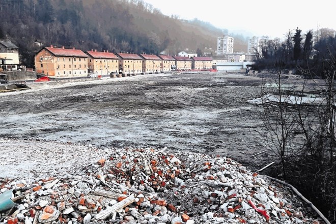 Nekdanjo tovarno so porušili, vlagatelji trenutno  čakajo na gradbeno dovoljenje.