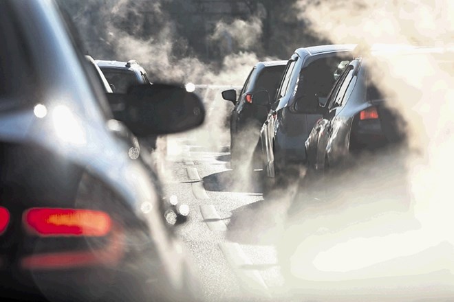 Po predlogu prenovljenega zakona o DMV se bo višina davka izračunala  glede na emisije, moč motorja, vrsto goriva in...