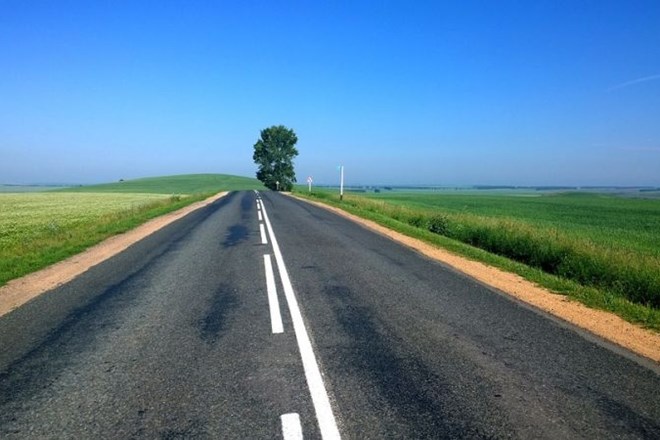 Tudi do 50.000 evrov  tihotapci ljudi zaračunajo za pot, cena usluge deklet ob robu ceste SS385 pa se giblje med 5 in 15...