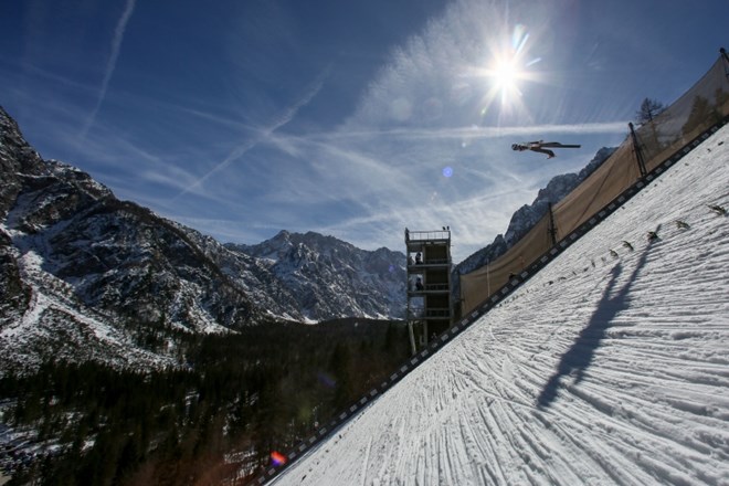 Planica prestavljena, svetovni pokal končan