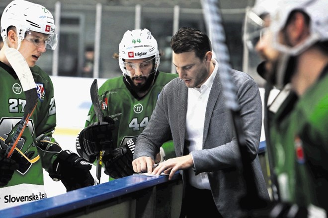 Gregor Polončič: Vsi pogrešamo adrenalin na ledu, utečen sistem dela, razpoloženje v garderobi… Za športnike ni prijetno, da...