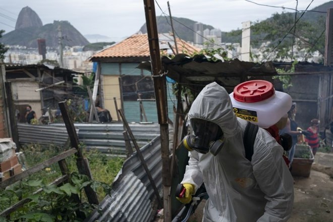 V Braziliji je zaradi covida-19 doslej umrlo 1056 ljudi. (Foto: AP)