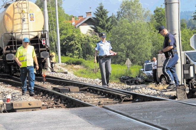 V okviru nadgradnje železniške proge med Podnartom in Lescami naj bi ukinili več nivojskih prehodov in jih nadomestili z...