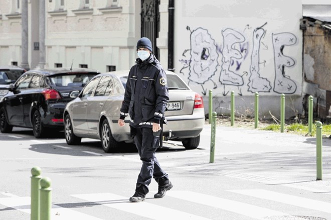 Policisti bodo od NIJZ pridobili podatke o imenih in naslovih oseb, ki so v karanteni, je povedal notranji minister Aleš...