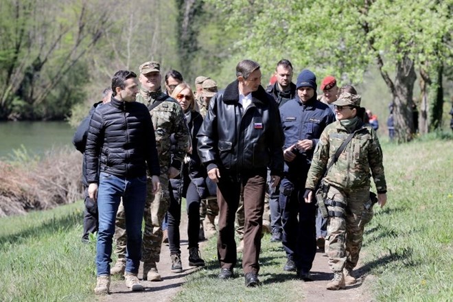 Odvetnik Verstovšek kazensko ovadil politike, ki so se sprehajali ob Kolpi