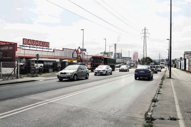 Občina bo še letos prenovila del Kajuhove ceste na odseku med križiščema z Letališko cesto in Kavčičevo ulico. Najsevernejši...