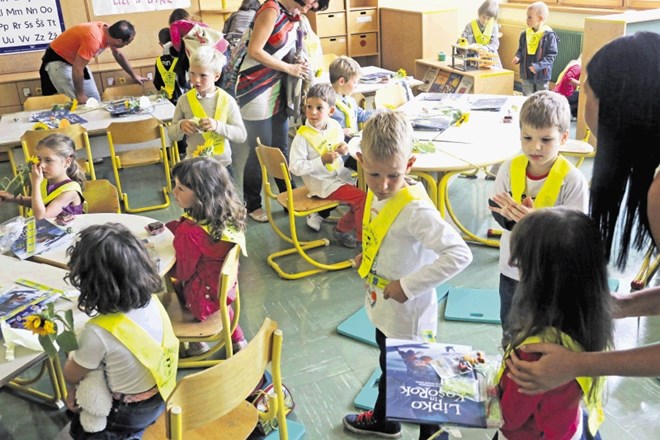 V ponedeljek v vrtcih pričakujejo večino vrtčevskih otrok, v šolah pa večino otrok od prvega do tretjega razreda. Ker jih...