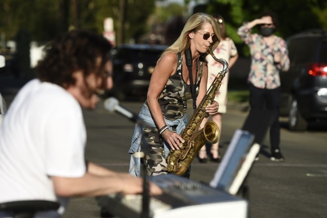 Tudi britanski glasbeni festivali in koncertni sektor ogroženi zaradi koronavirusa