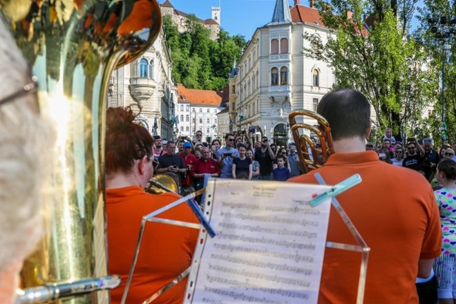 Letos organizatorji projekta zainteresirane nagovarjajo in vabijo k sodelovanju prek Facebook strani Dan ljubezni. Do petka...