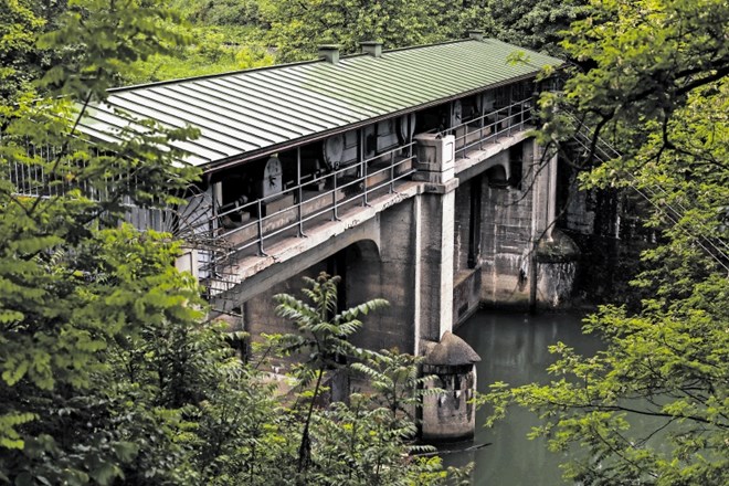 Zapornica v Gruberjevem kanalu je v še slabšem stanju od zapornice na Ambroževem trgu.