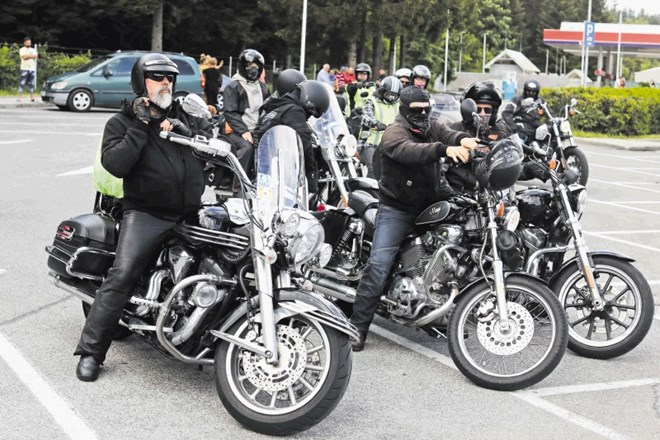 Na poti v hrvaški Pulj smo danes ujeli skupino motoristov iz Nemčije, ko so se ustavili na počivališču Lom.