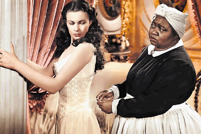 Dve igralki, dva oskarja: Vivien Leigh V vrtincu kot Scarlett (levo) in Hattie McDaniel kot Mammy