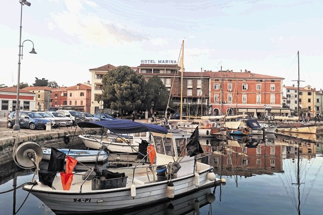 Restavracija hotela Marina: Ribja kuhinja s pogledom na mandrač