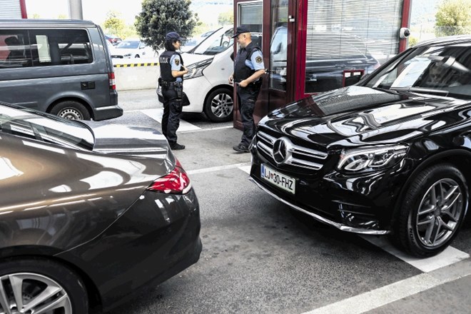 Slovenci, ki so na Hrvaškem ali se tja odpravljajo, so lahko nekoliko pomirjeni, ker bi morala Slovenija Hrvaško najprej...