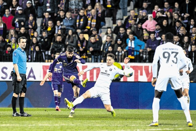 Maribor in Olimpija sta z derbijem v Ljudskem vrtu odprla spomladanski del sezone in se razšla z remijem 1:1.