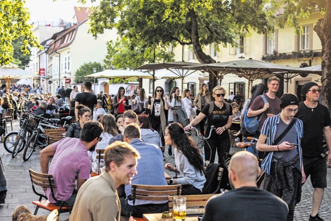 Podatki o skupnem prometu in številu izdanih računov razkrivajo,  da ljudje še zdaleč ne obiskujejo gostinskih obratov tako...