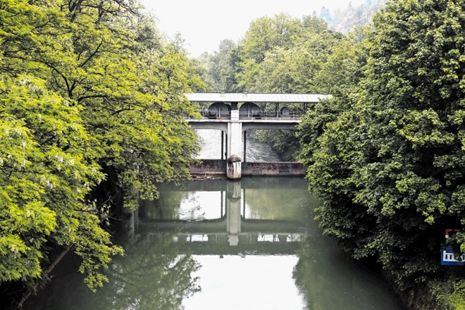 Vlada je aprila zagotovila 11 milijonov evrov za obnovo dotrajanih zapornic na Vrazovem trgu in Gruberjevem kanalu.