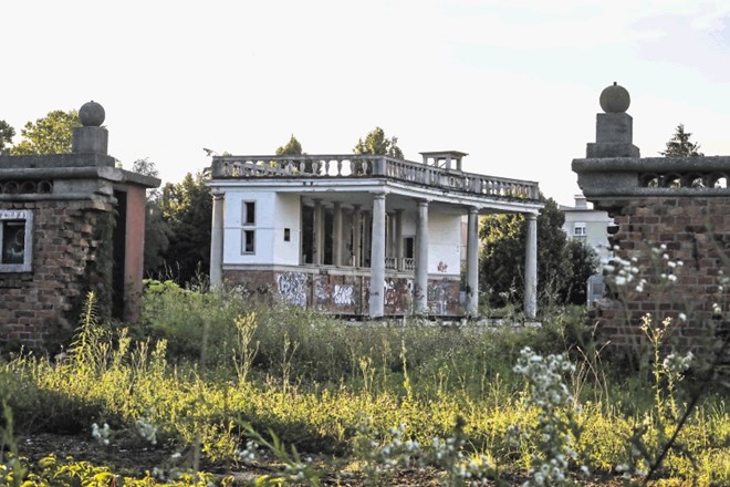 Ministrstvo za okolje in prostor je prejelo več kot 130 pripomb k dokumentaciji za pridobitev gradbenega dovoljenja za...