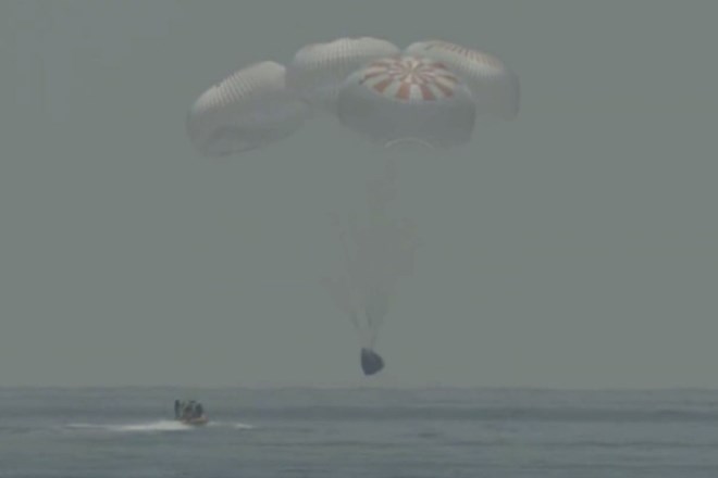 Ameriška astronavta s kapsulo SpaceX uspešno pristala v Mehiškem zalivu