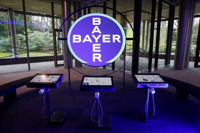 Bayer v četrtletju zaradi sklenjene poravnave z globoko izgubo