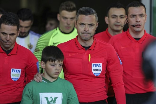 Skomini sojenje tekme med Barcelono in Bayernom