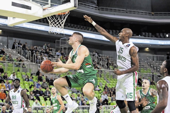 Košarkarji Cedevite Olimpije (na sliki z žogo Edo Murić) so danes v Münchnu odigrali prvo pripravljalno tekmo pred novo...