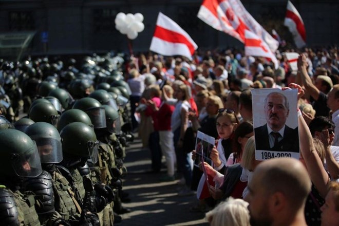 Na protestih v Belorusiji znova številne aretacije