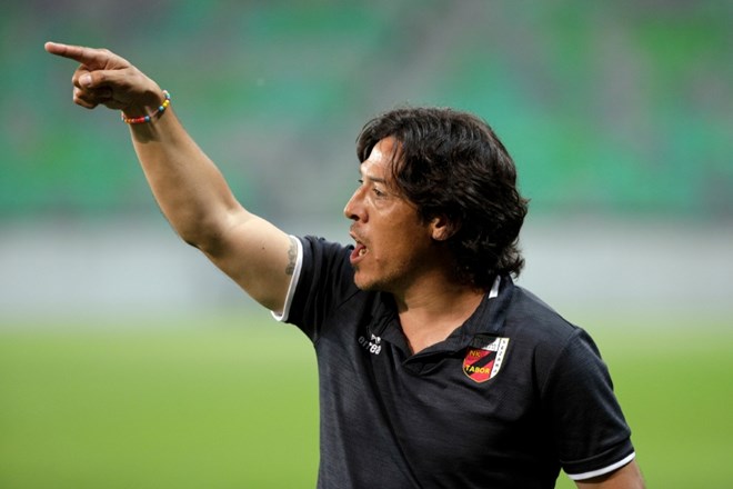 Mauro Camoranesi se iz Sežane seli na vročo mariborsko klop.