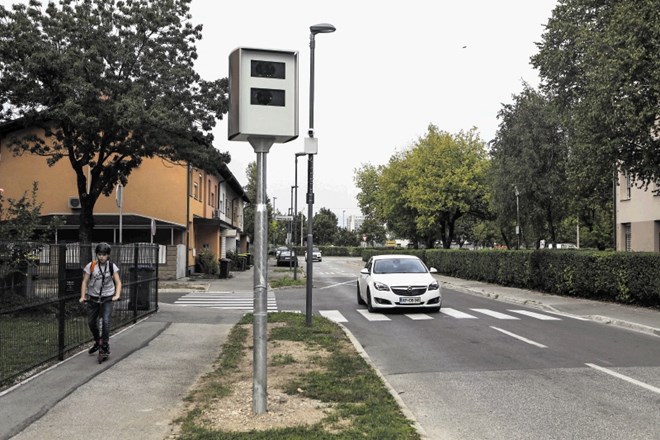 V Aljaževi ulici je radar v štirih dnevih zabeležil 1078 prekoračitev dovoljene hitrosti.