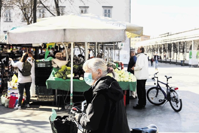 Zaščitne maske postajajo še pomembnejši del naše nove normalnosti. Odslej bodo obvezne ne samo v zaprtih prostorih, pač pa...