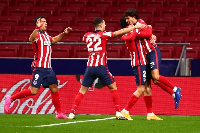 Atletico Madrid se je s tretjo zaporedno zmago povzpel na prvo mesto na razpredelnici.