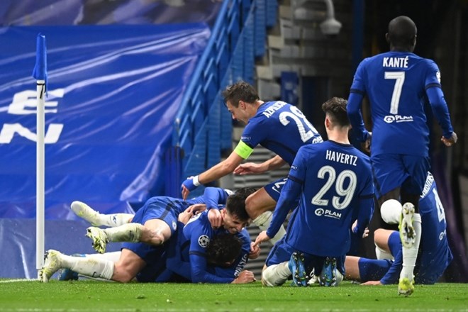 Veselje nogometašev Chelseaa, ko so zabili drugi gol in so že začutili uvrstitev v veliki finale lige prvakov.