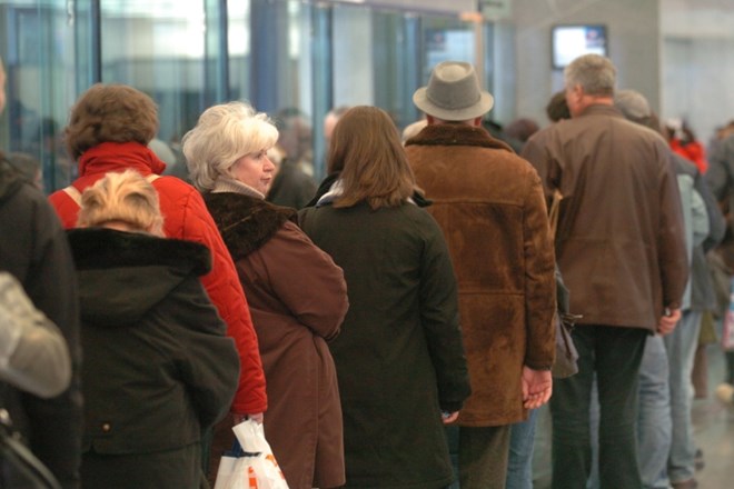 Predlagatelji referenduma opozarjajo, da predlagani zakon o demografskem skladu ne rešuje vprašanja financiranja pokojnin v...