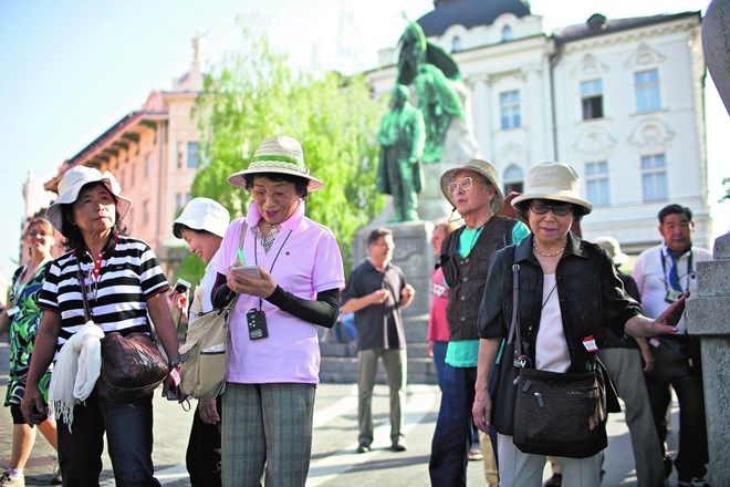 Tuji turisti v Sloveniji jeseni potrošili več od pričakovanj