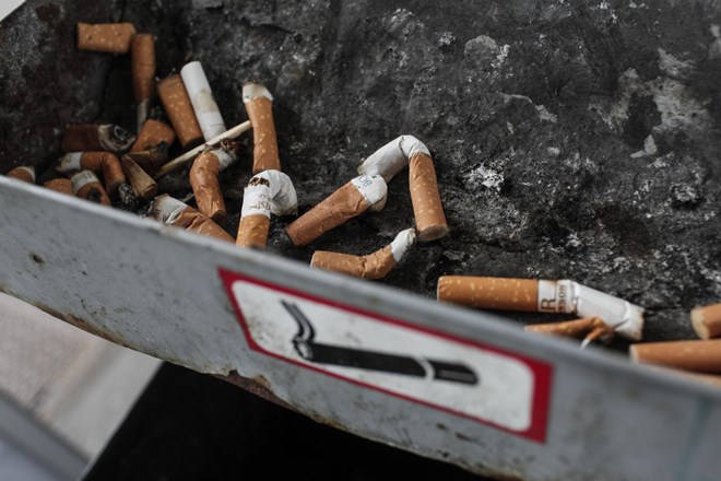 Evropejci opuščajo kajenje, Philip Morris pa zapra nemške tovarne