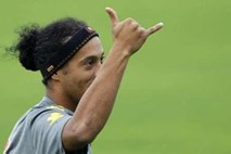 Ronaldinho se je vrnil, a šele po grožnji kluba