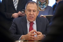 Lavrov krivdo za nasilje v Ukrajini pripisuje Kijevu 