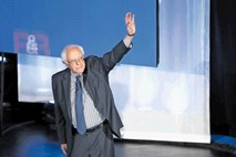 Senator Sanders ujel Clintonovo 