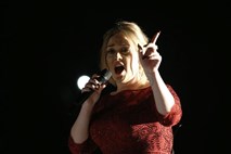 Rumene novice: Adele dan po grammyjih prejokala, potencialni novi Bond Idris Elba pa velik ženskar