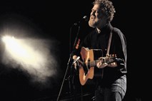 Glen Hansard: Vse moje početje globoko v sebi nosi asfaltne odtise Dublina