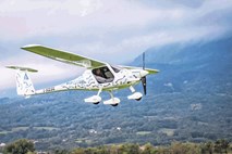 Pipistrel na široko odpira kitajska vrata