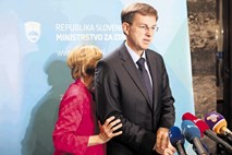 Premier Cerar ministrice Kolar-Celarčeve (za zdaj) ne da