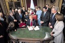 Donald Trump se bo najprej lotil priseljencev, Obamacara in Obamovih ukazov